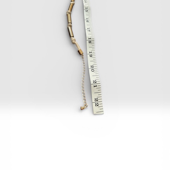 NWT Combination Resin Flower Fabric Necklace Cream and Gold by Ashley Stewart - Picture 4 of 5